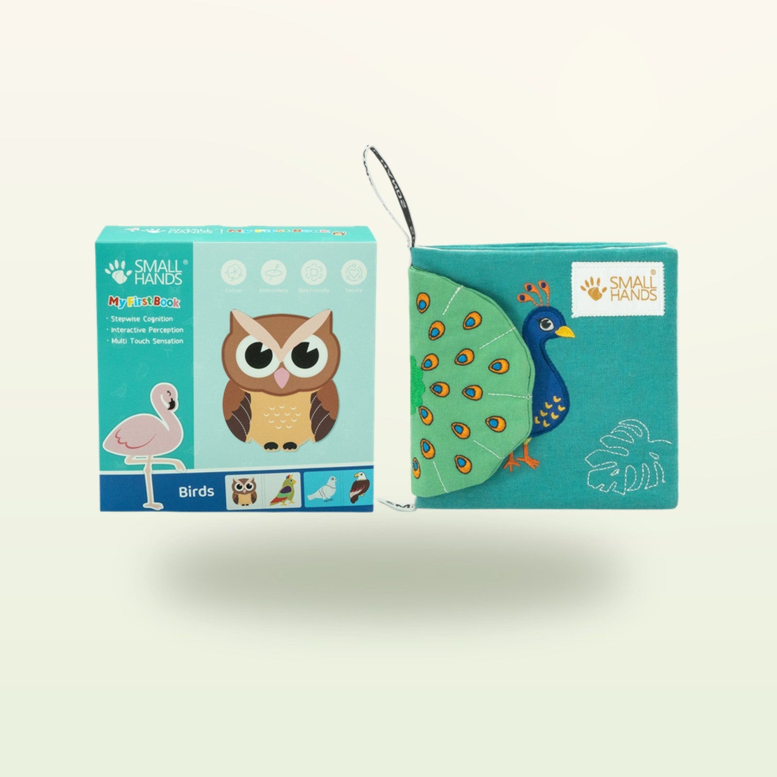 Small Hands Vögel Montessori Fühlbuch – Verpackung mit Eulen-Motiv und Stoffbuch mit Pfau auf sanftem Creme-Hintergrund – ab 0 Monaten