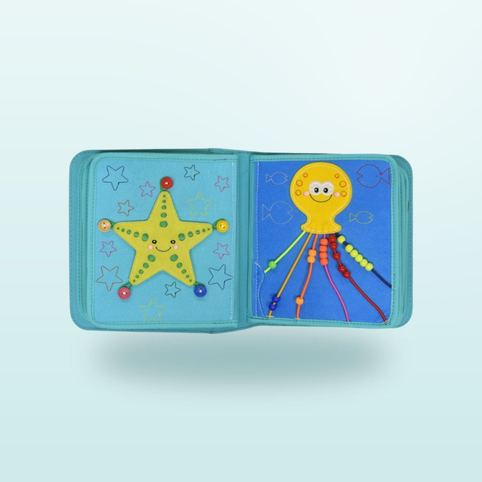 Unter Wasser Quiet Book Seite mit Knopf-Seestern und Tintenfisch mit Zähl-Perlen an den Tentakeln auf sanftem Meer-Hintergrund – ab 3 Jahren