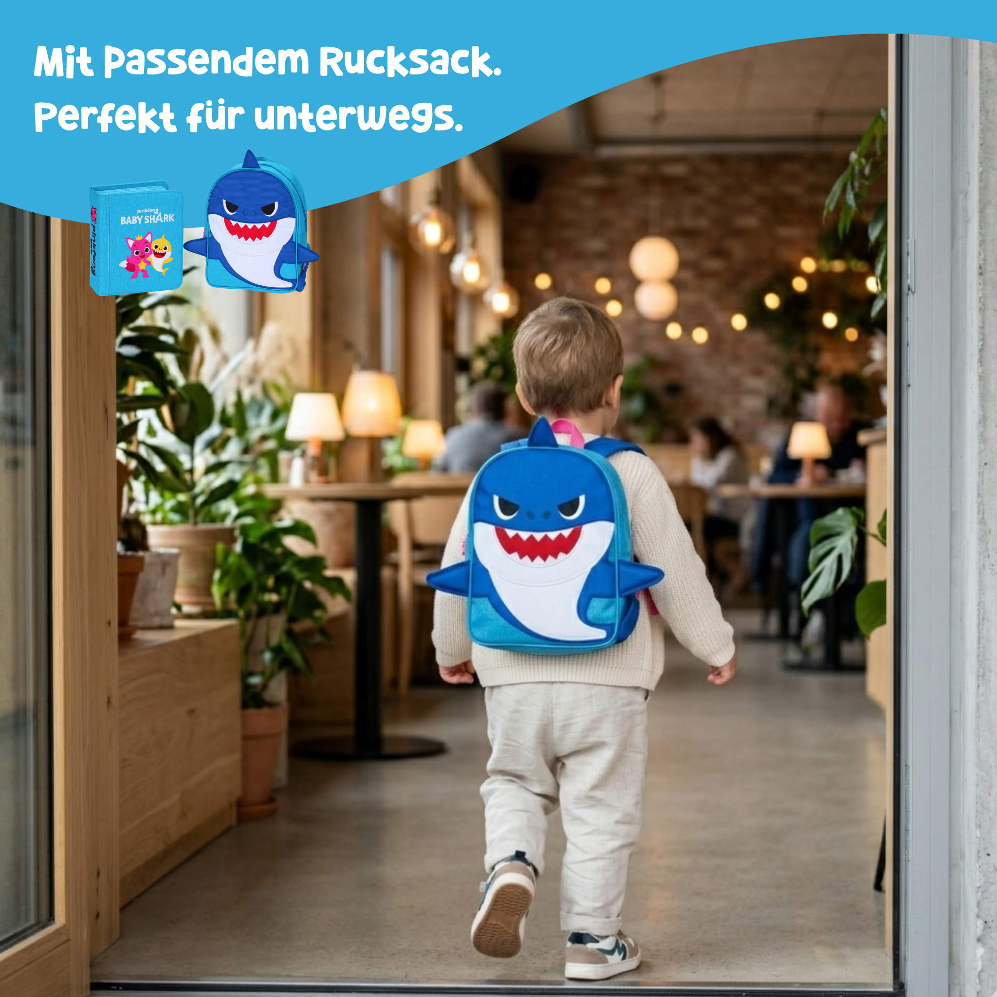 Kleinkind trägt den Baby-Shark-Rucksack unterwegs – Quiet Book mit passendem Rucksack ab 3 Jahren